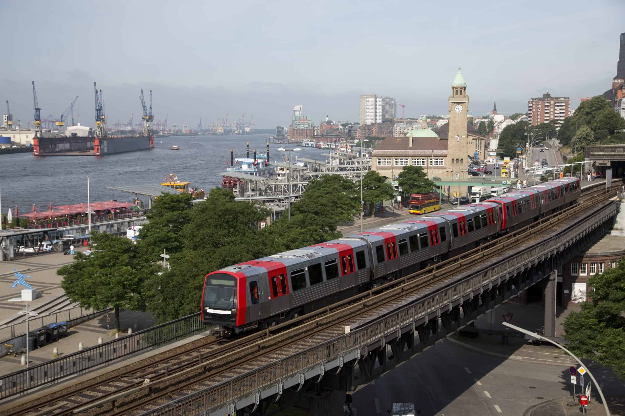 Hamburger Hochbahn train
